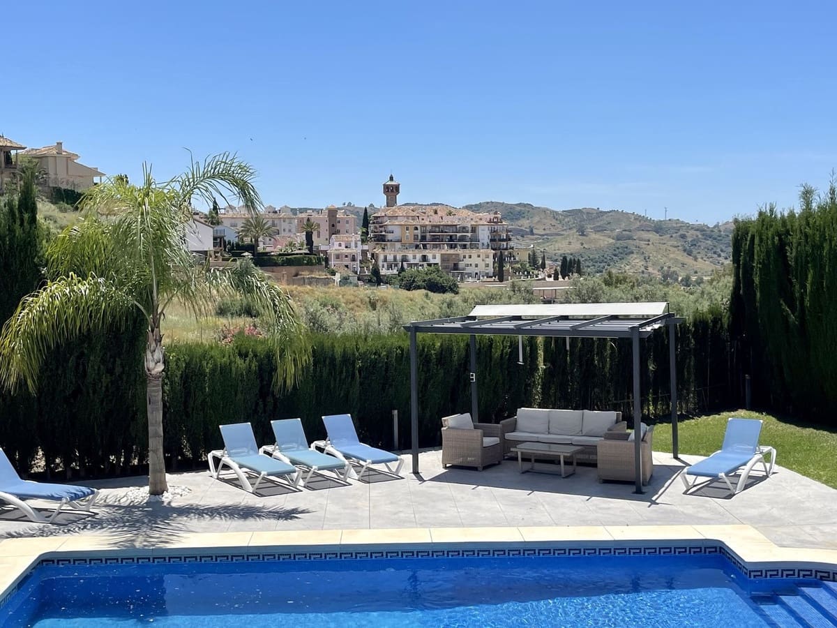 4 bedroom Villa for sale in Mijas Golf with pool garage - € 999,999 (Ref: 9613975)