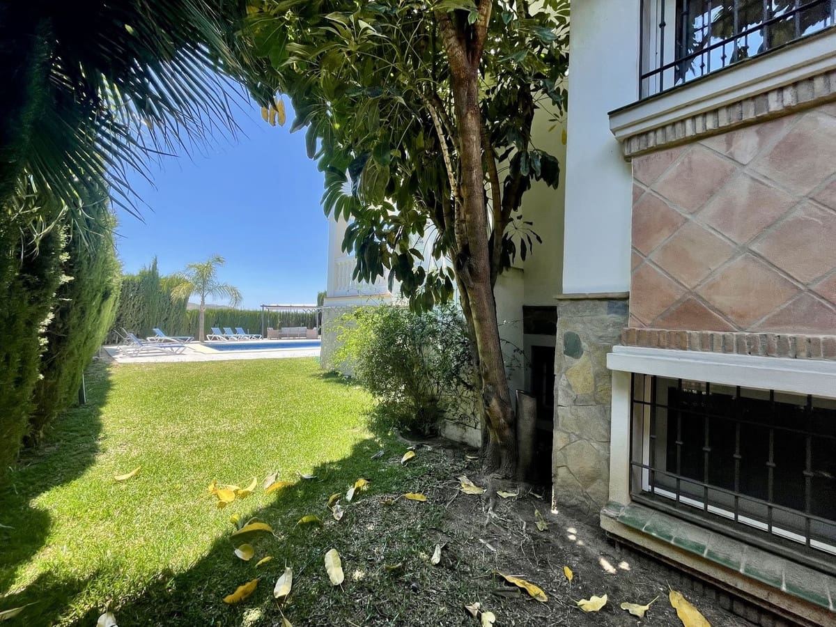 4 bedroom Villa for sale in Mijas Golf with pool garage - € 999,999 (Ref: 9613975)