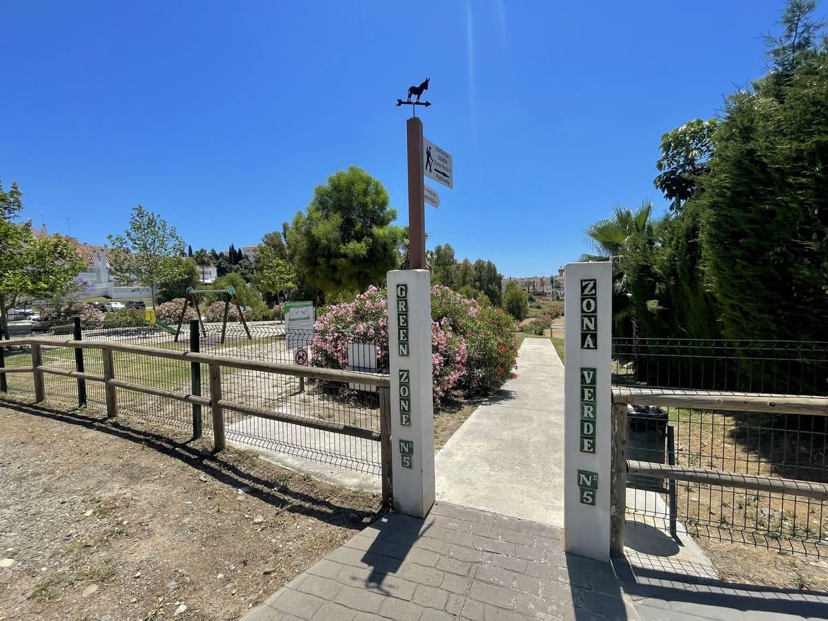 4 bedroom Villa for sale in Mijas Golf with pool garage - € 999,999 (Ref: 9613975)