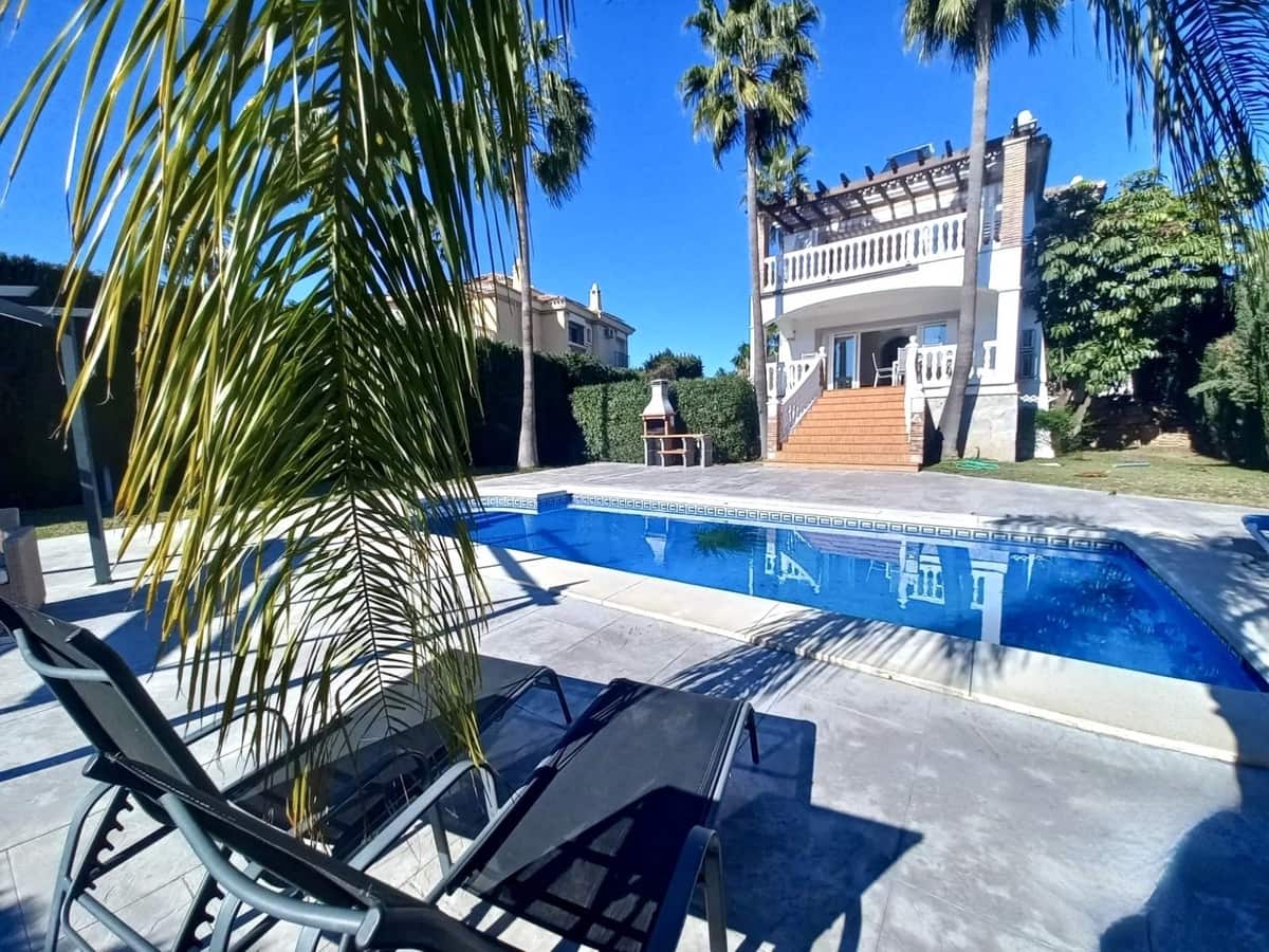 4 bedroom Villa for sale in Mijas Golf with pool garage - € 999,999 (Ref: 9613975)