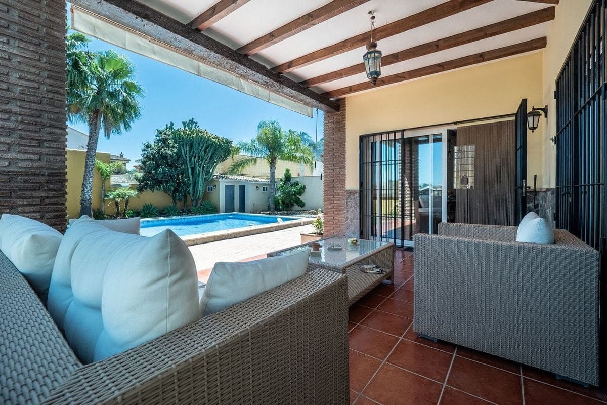 5 soveværelse Villa til salg i Alhaurin el Grande med swimmingpool garage - € 695.000 (Ref: 9614162)