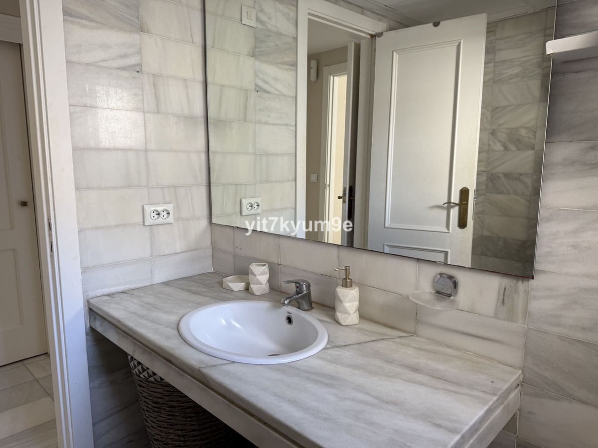 1 soveværelse Lejlighed til salg i Puerto Banus med swimmingpool - € 370.000 (Ref: 9626562)