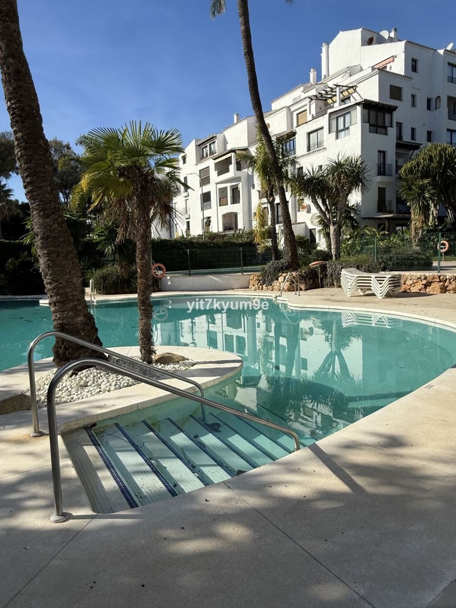 1 soveværelse Lejlighed til salg i Puerto Banus med swimmingpool - € 370.000 (Ref: 9626562)
