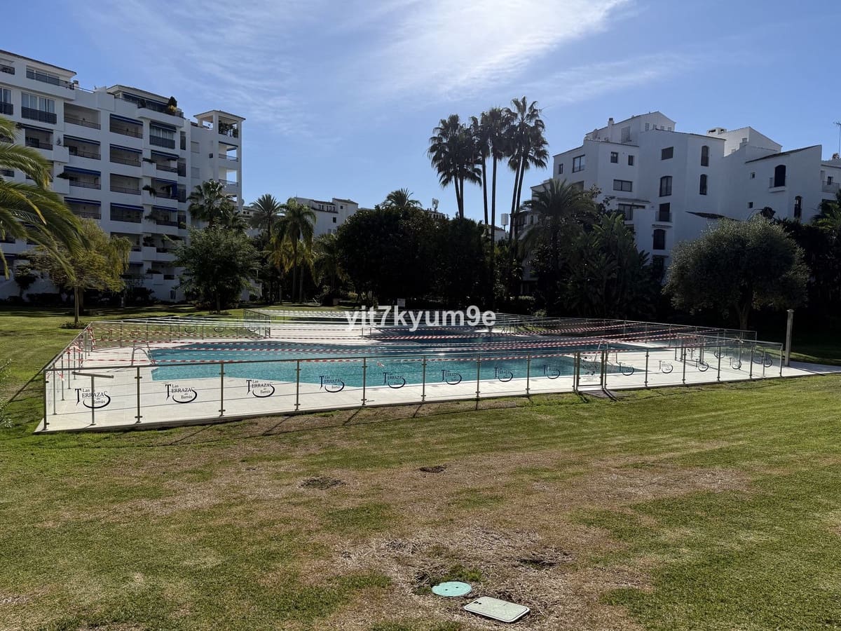 1 soveværelse Lejlighed til salg i Puerto Banus med swimmingpool - € 370.000 (Ref: 9626562)