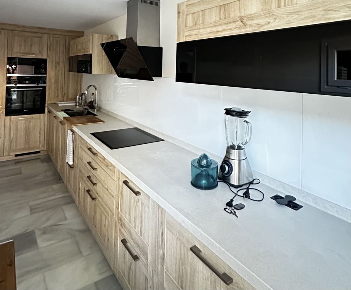 4 quarto Moradia Geminada para venda em Estepona com piscina garagem - 699 000 € (Ref: 9640623)