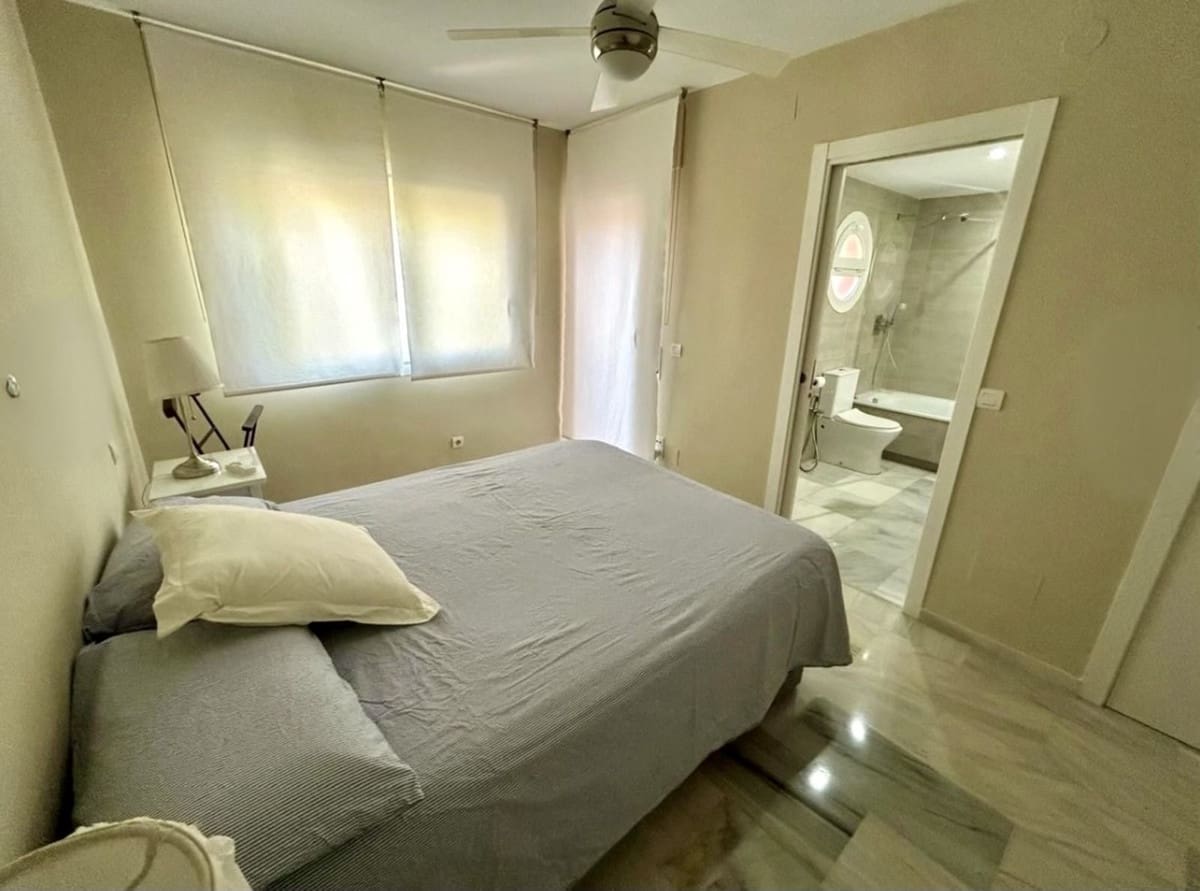 4 quarto Moradia Geminada para venda em Estepona com piscina garagem - 699 000 € (Ref: 9640623)