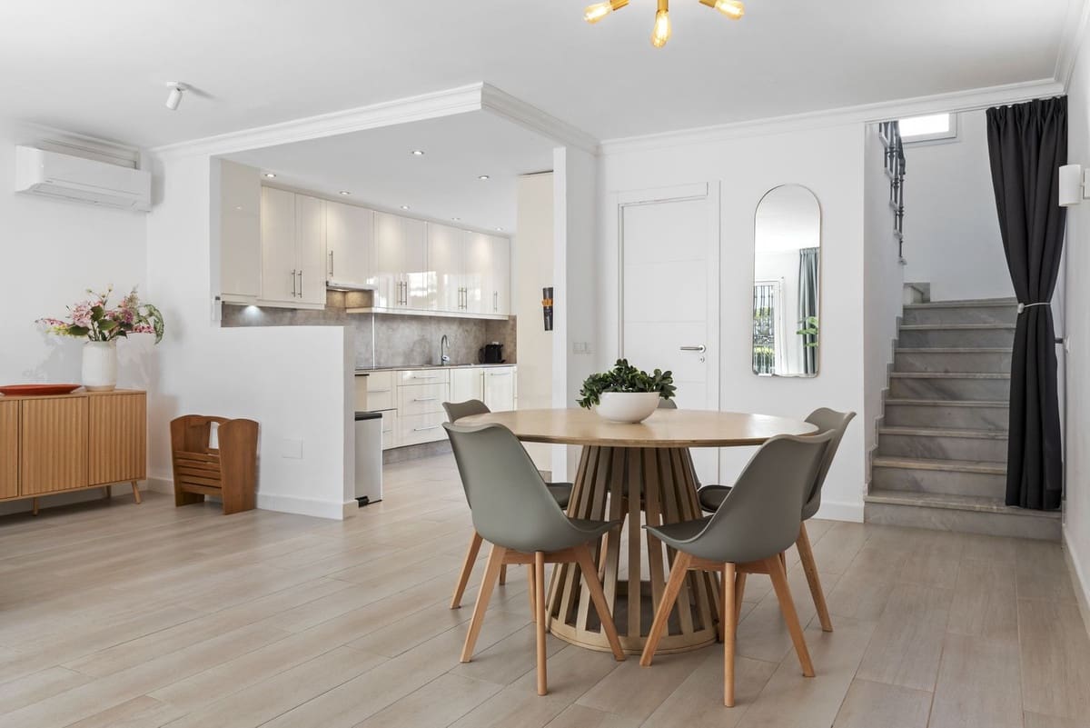 3 sypialnia Dom na sprzedaż w La Cala de Mijas z basenem - 875 000 € (Ref: 9656377)