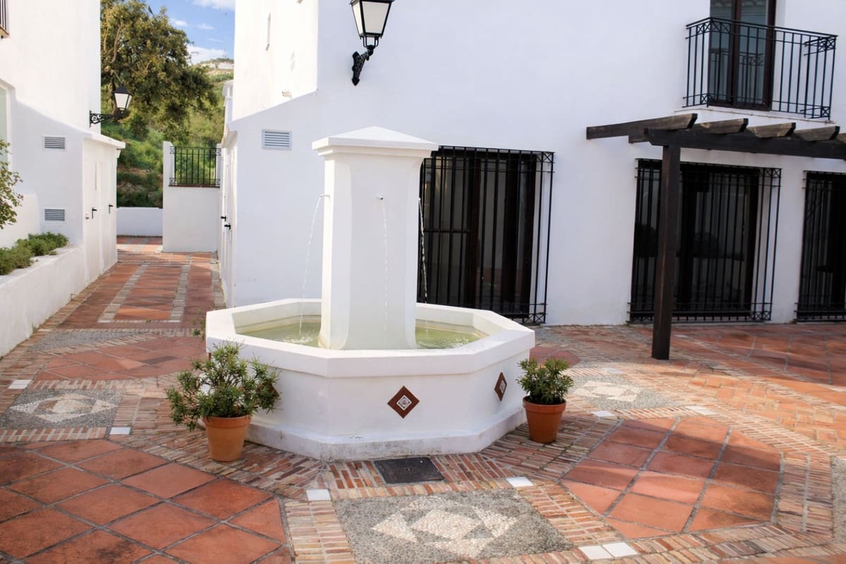 2 soveværelse Penthouse til salg i Marbella med swimmingpool garage - € 425.000 (Ref: 9656945)