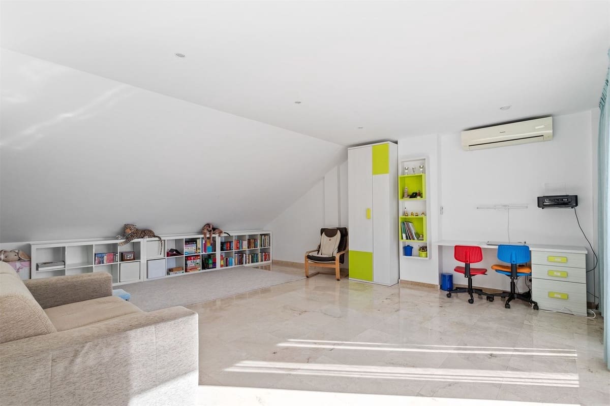 Casa de 4 habitaciones en Benalmádena en venta con garaje - 660.000 € (Ref: 9664063)