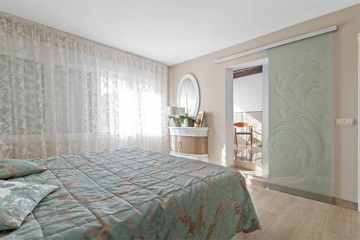 Casa de 4 habitaciones en Benalmádena en venta con garaje - 660.000 € (Ref: 9664063)