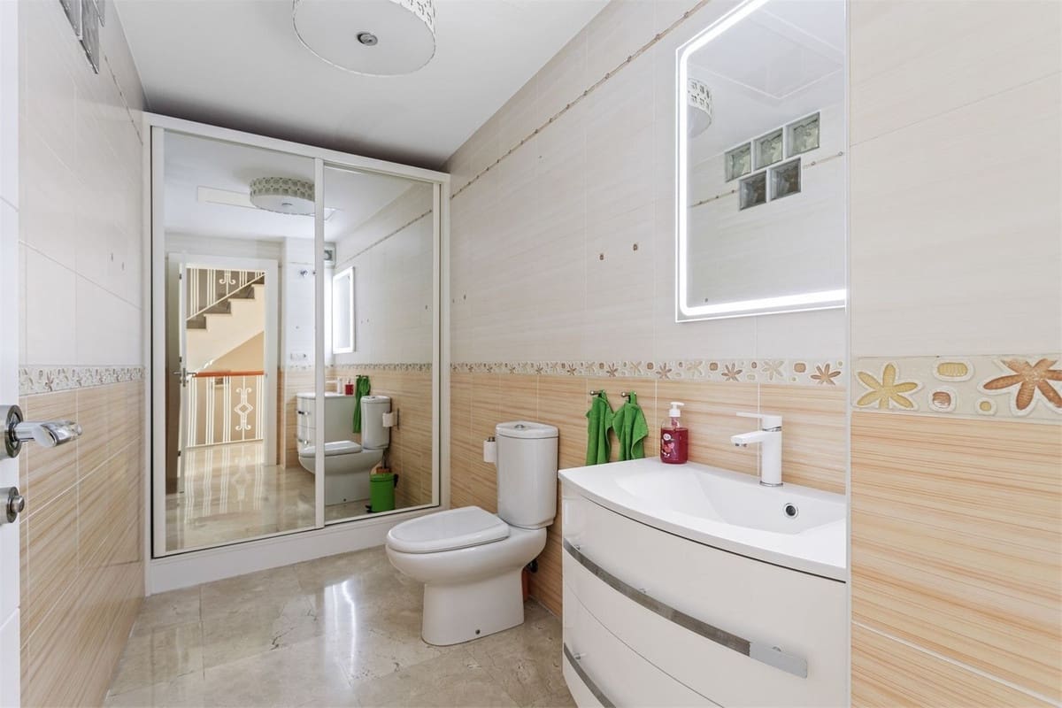 Casa de 4 habitaciones en Benalmádena en venta con garaje - 660.000 € (Ref: 9664063)