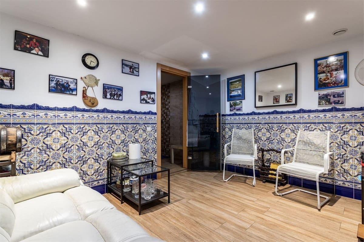 Casa de 4 habitaciones en Benalmádena en venta con garaje - 660.000 € (Ref: 9664063)