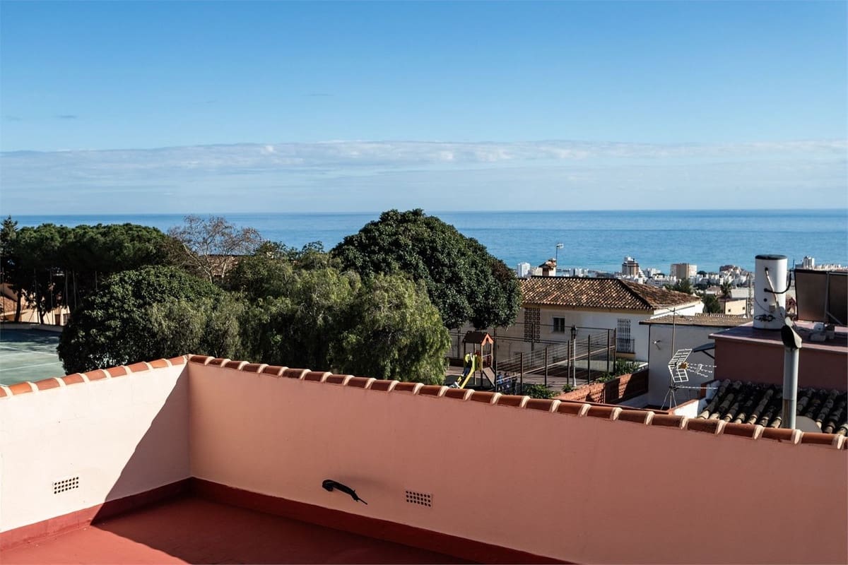 Casa de 4 habitaciones en Benalmádena en venta con garaje - 660.000 € (Ref: 9664063)