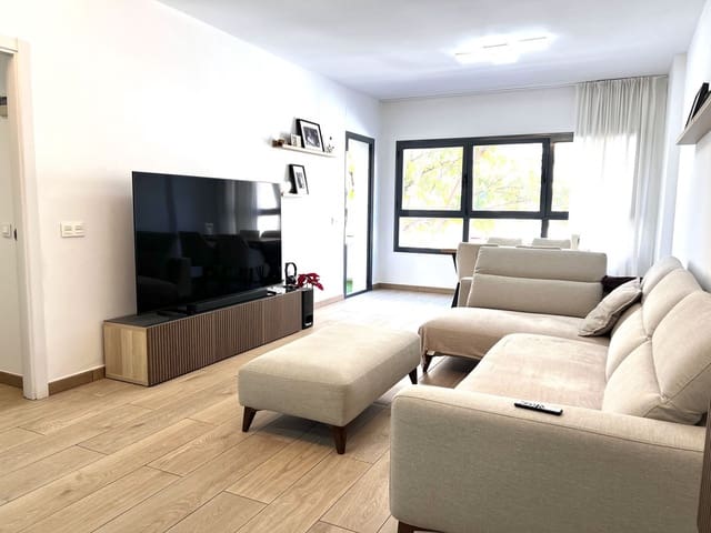 4 quarto Apartamento para venda em Estepona com piscina garagem - 584 000 € (Ref: 9664286)