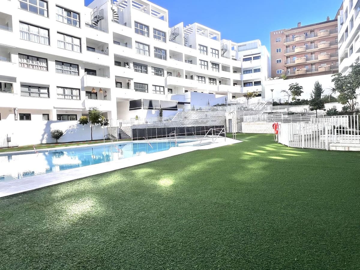4 quarto Apartamento para venda em Estepona com piscina garagem - 584 000 € (Ref: 9664286)