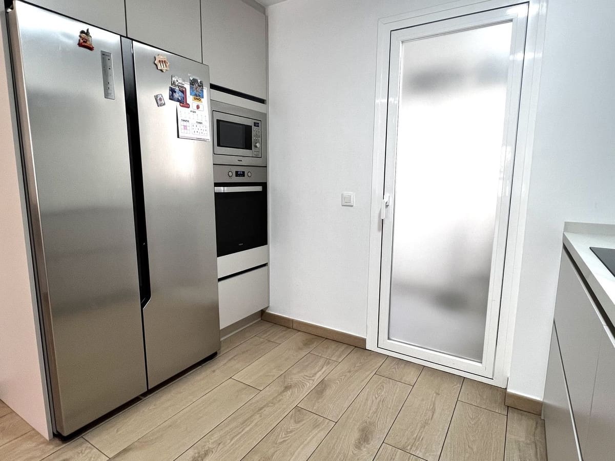 4 quarto Apartamento para venda em Estepona com piscina garagem - 584 000 € (Ref: 9664286)