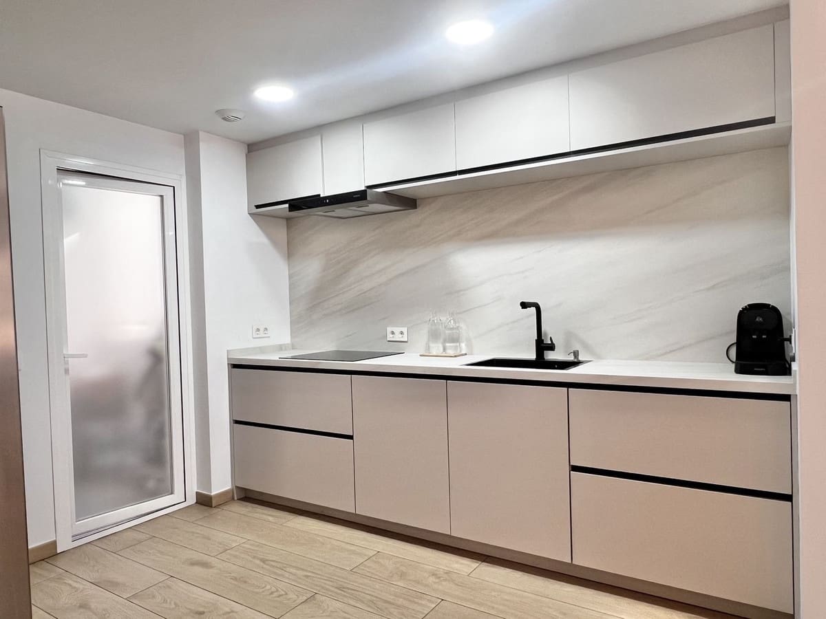 4 quarto Apartamento para venda em Estepona com piscina garagem - 584 000 € (Ref: 9664286)