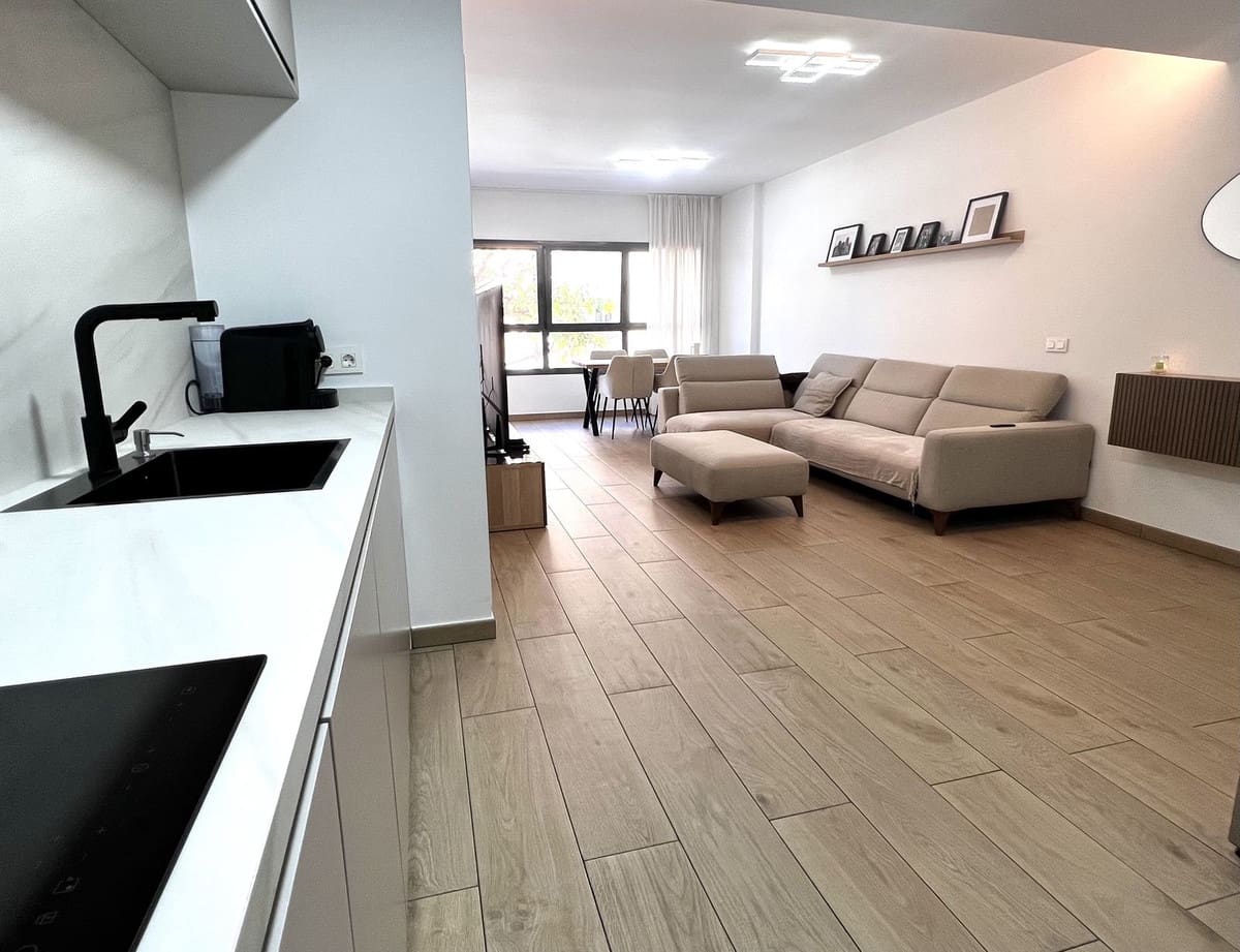 4 quarto Apartamento para venda em Estepona com piscina garagem - 584 000 € (Ref: 9664286)