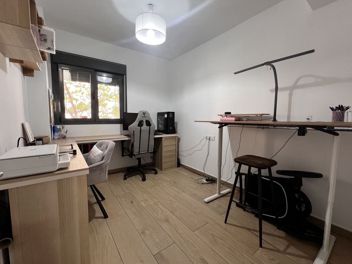 4 quarto Apartamento para venda em Estepona com piscina garagem - 584 000 € (Ref: 9664286)