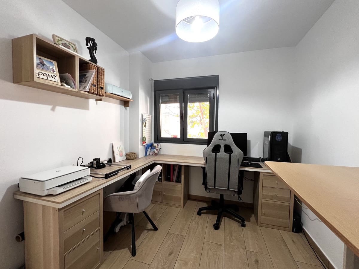 4 quarto Apartamento para venda em Estepona com piscina garagem - 584 000 € (Ref: 9664286)