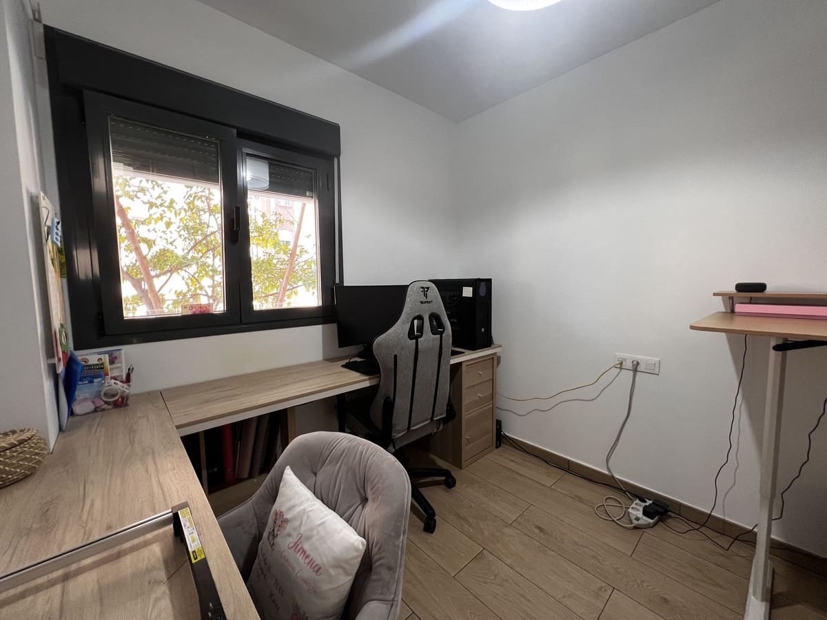 4 quarto Apartamento para venda em Estepona com piscina garagem - 584 000 € (Ref: 9664286)