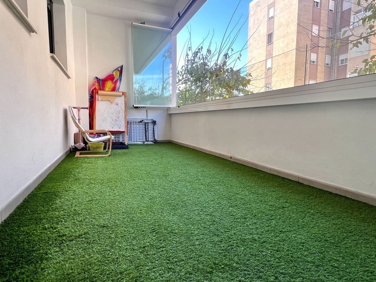 4 quarto Apartamento para venda em Estepona com piscina garagem - 584 000 € (Ref: 9664286)