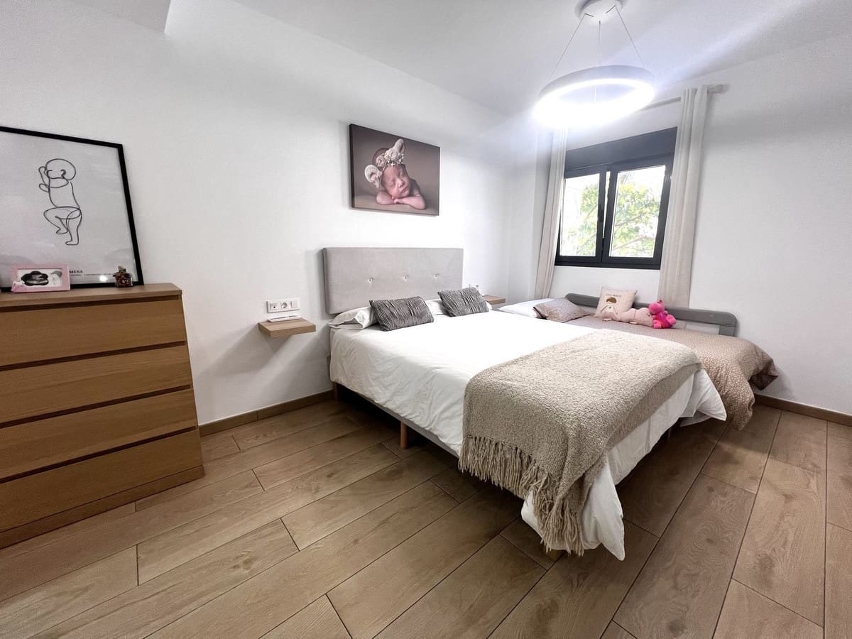 4 quarto Apartamento para venda em Estepona com piscina garagem - 584 000 € (Ref: 9664286)