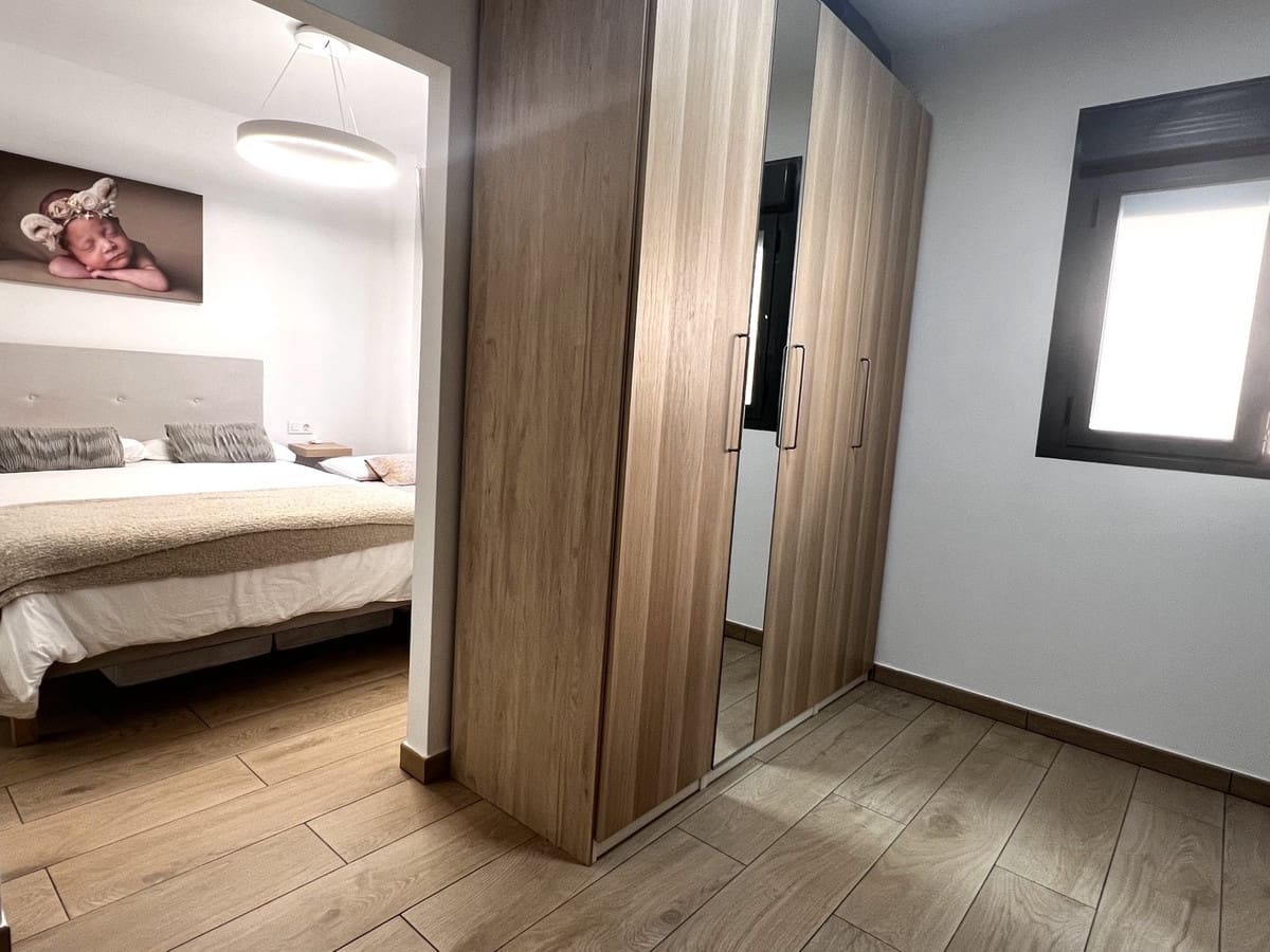 4 quarto Apartamento para venda em Estepona com piscina garagem - 584 000 € (Ref: 9664286)