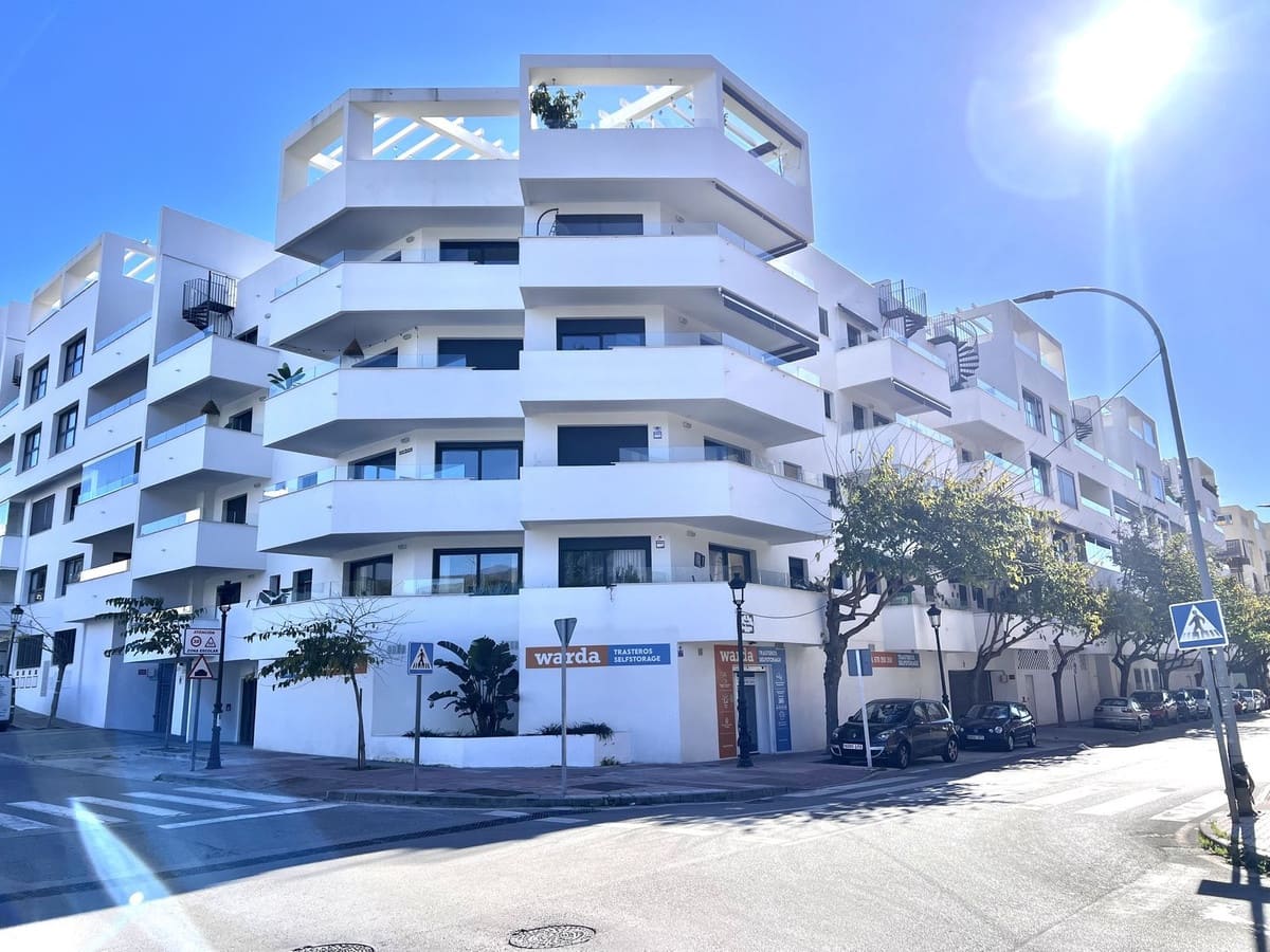 4 quarto Apartamento para venda em Estepona com piscina garagem - 584 000 € (Ref: 9664286)