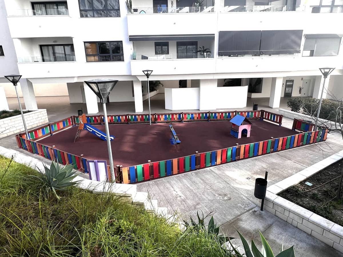 4 quarto Apartamento para venda em Estepona com piscina garagem - 584 000 € (Ref: 9664286)