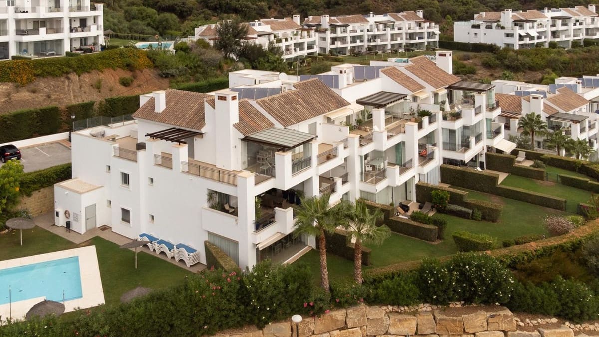 2 slaapkamer Appartement te koop in La Mairena met zwembad - € 399.950 (Ref: 9672236)