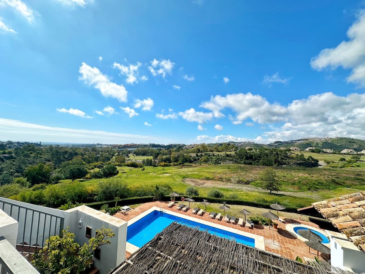 3 soverom Penthouse til salgs i Benahavis med svømmebasseng garasje - € 440 000 (Ref: 9672241)