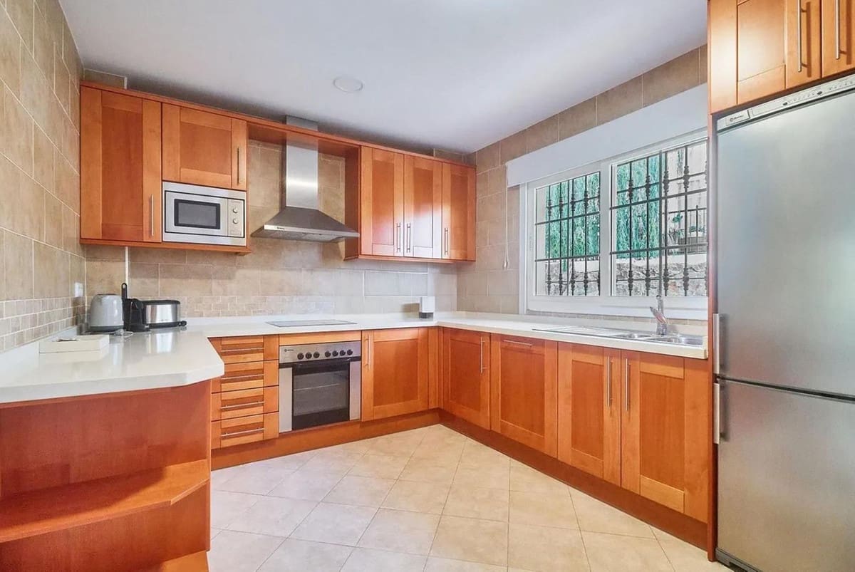 3 bedroom Townhouse for sale in Alhaurin de la Torre with pool garage - € 429,900 (Ref: 9672315)