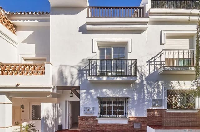 3 bedroom Townhouse for sale in Alhaurín de la Torre with pool garage - € 429,900 (Ref: 9672315)