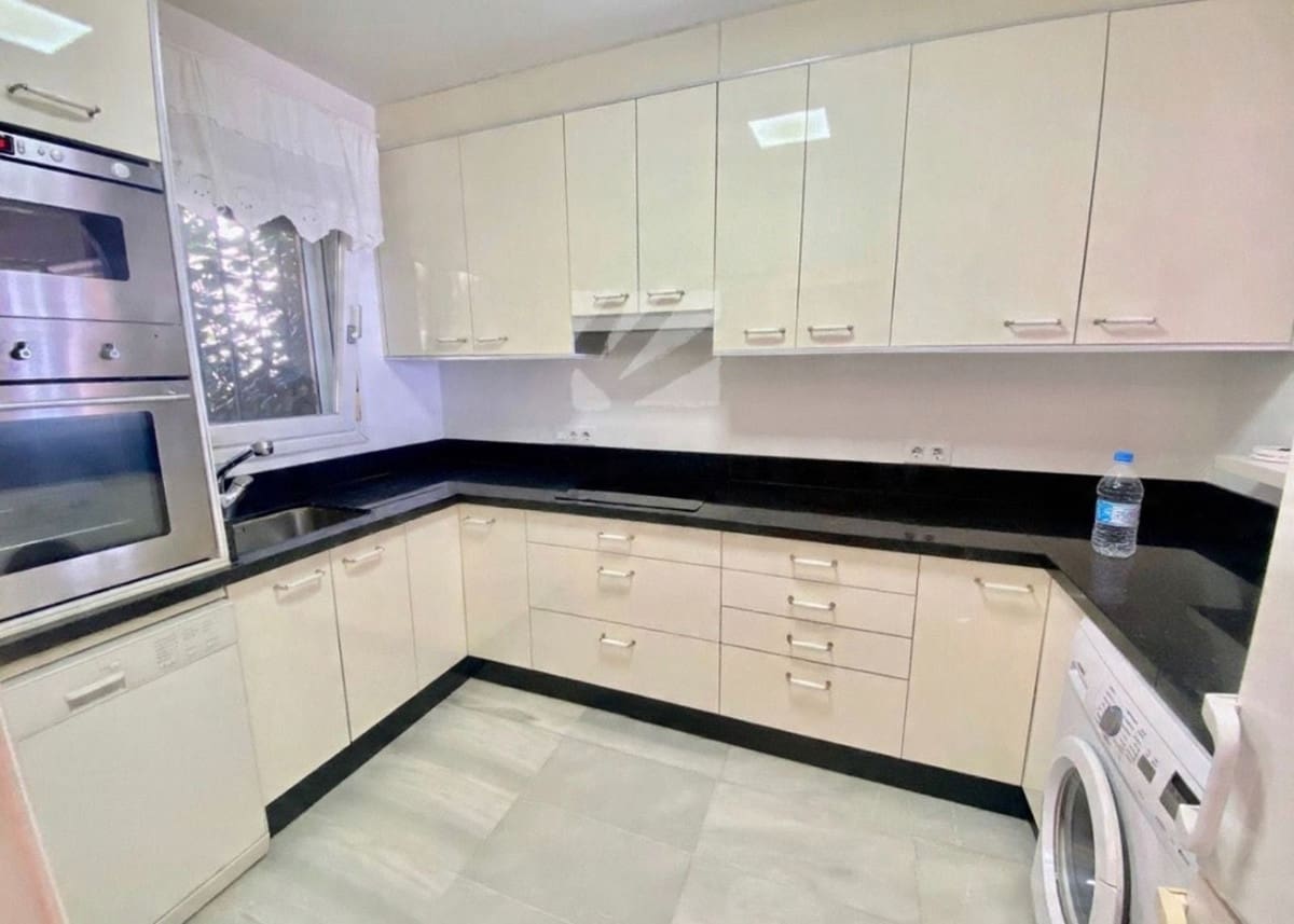 5 bedroom Townhouse for sale in Estepona with pool garage - € 895,000 (Ref: 9674811)