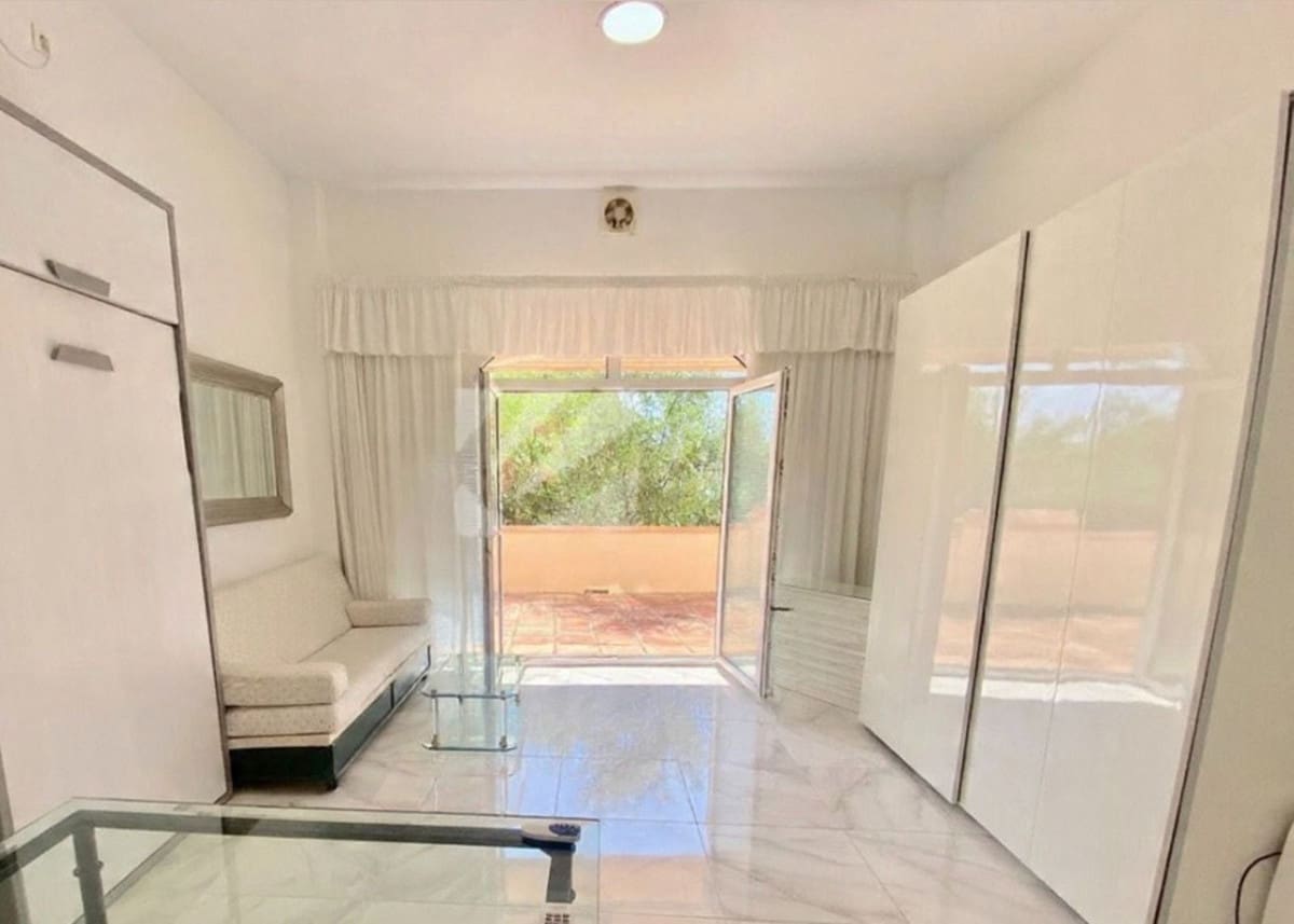 5 bedroom Townhouse for sale in Estepona with pool garage - € 895,000 (Ref: 9674811)