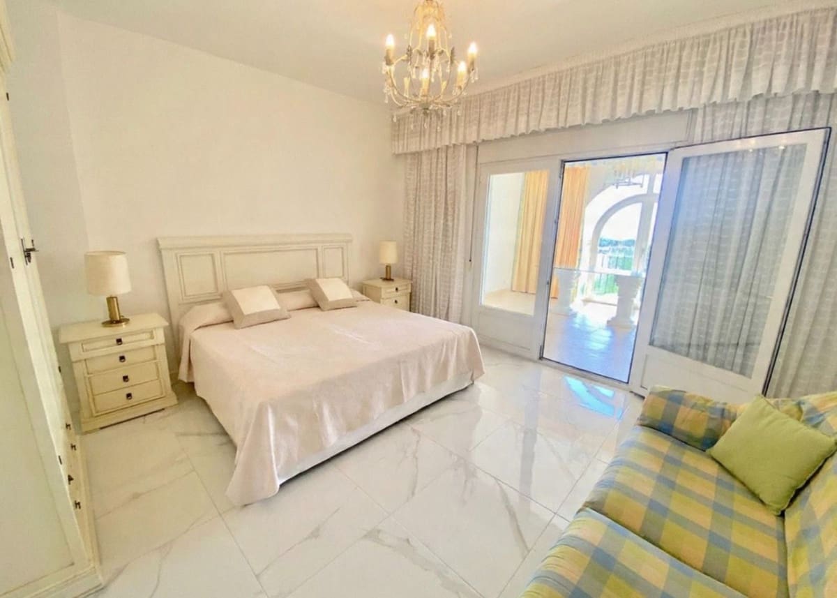 5 bedroom Townhouse for sale in Estepona with pool garage - € 895,000 (Ref: 9674811)