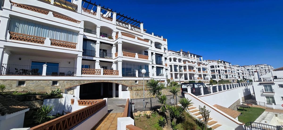 2 soverom Leilighet til salgs i Calahonda med svømmebasseng garasje - € 450 000 (Ref: 9675055)