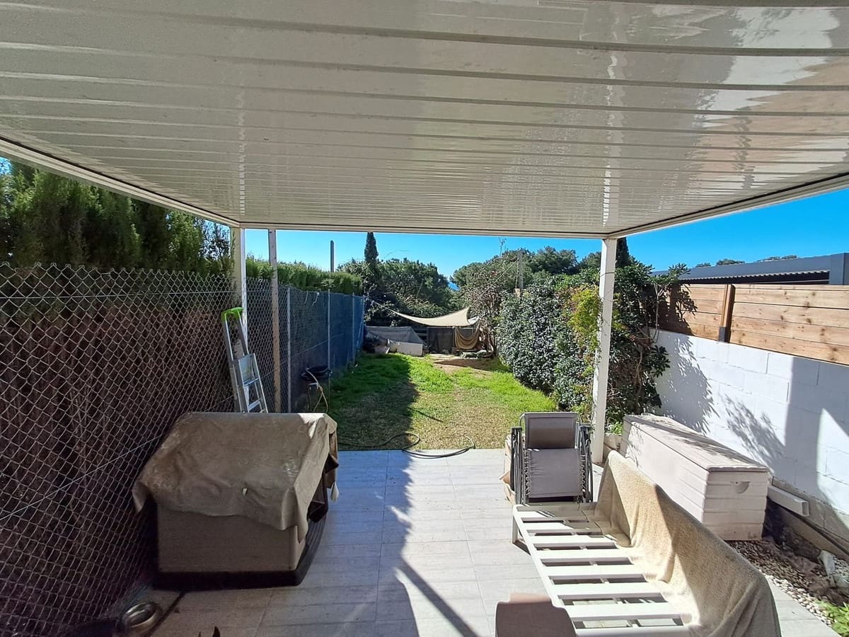 3 bedroom Townhouse for sale in Estepona with pool - € 698,000 (Ref: 9675058)