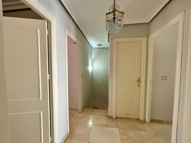 Casa de 4 habitaciones en Las Lagunas de Mijas, Mijas en venta con piscina garaje - 375.000 € (Ref: 9675934)