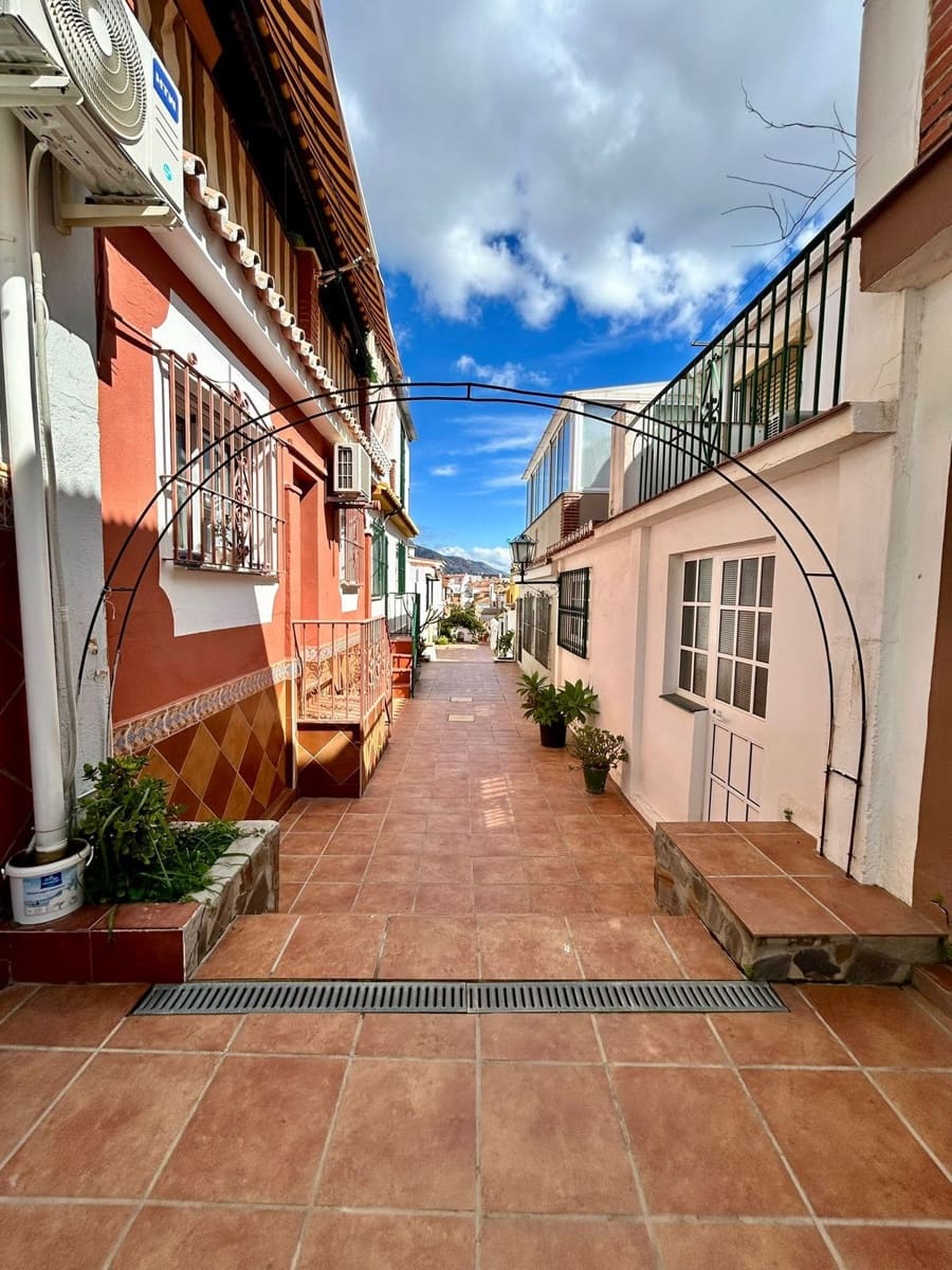 Casa de 4 habitaciones en Las Lagunas de Mijas en venta con piscina garaje - 375.000 € (Ref: 9675934)