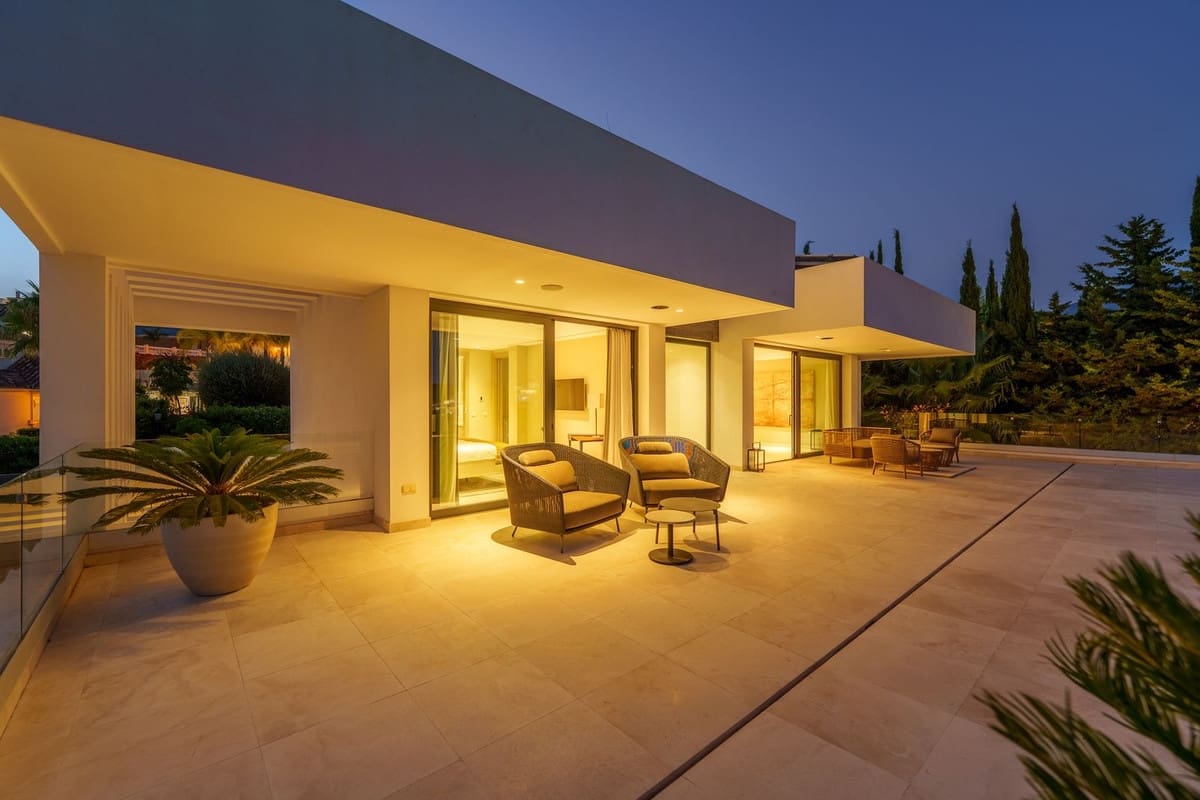 Chalet de 5 habitaciones en Nueva Andalucia en venta con piscina garaje - 4.995.000 € (Ref: 9676024)