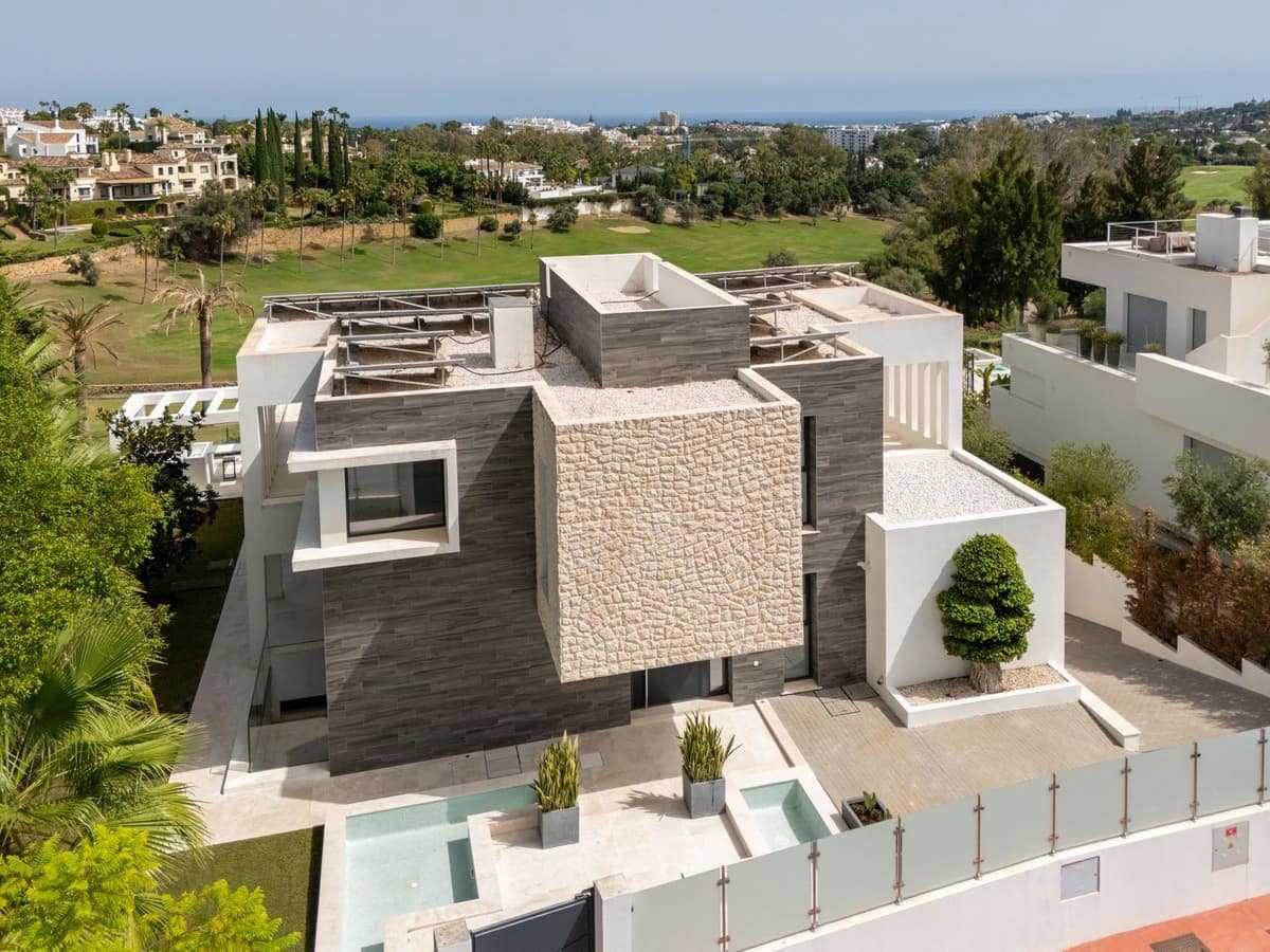 Chalet de 5 habitaciones en Nueva Andalucia en venta con piscina garaje - 4.995.000 € (Ref: 9676024)