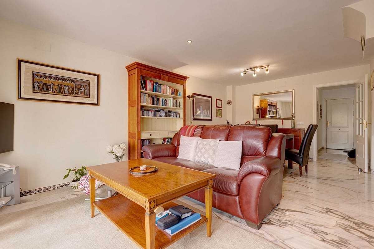 4 bedroom Townhouse for sale in La Duquesa / Puerto de la Duquesa with pool garage - € 450,000 (Ref: 9676029)