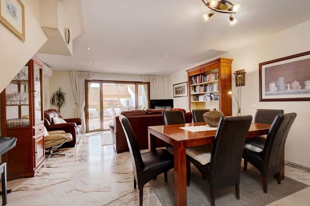 4 bedroom Townhouse for sale in La Duquesa / Puerto de la Duquesa, Manilva - € 450,000 (Ref: 9676029)