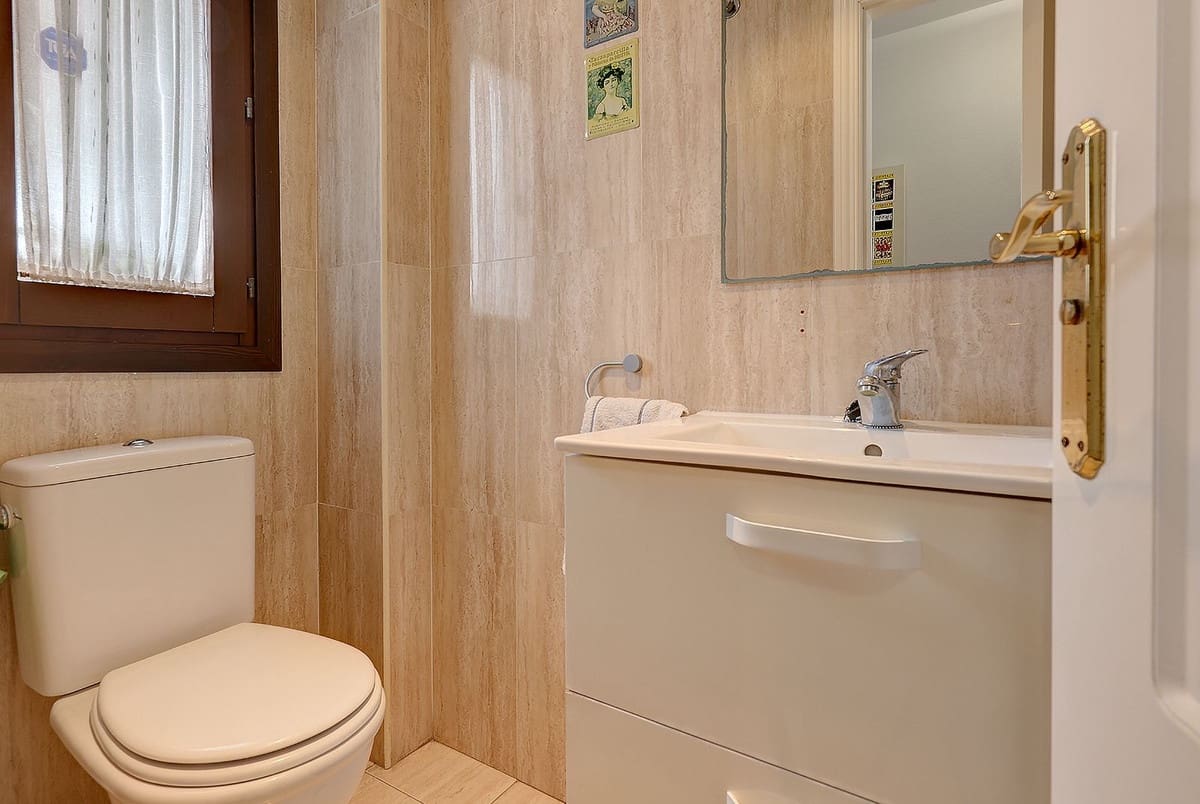 4 bedroom Townhouse for sale in La Duquesa / Puerto de la Duquesa with pool garage - € 450,000 (Ref: 9676029)