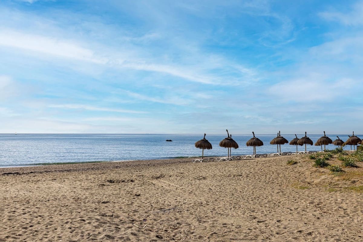 4 bedroom Townhouse for sale in La Duquesa / Puerto de la Duquesa with pool garage - € 450,000 (Ref: 9676029)