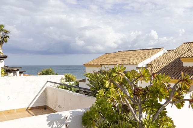 4 bedroom Townhouse for sale in La Duquesa / Puerto de la Duquesa, Manilva - € 450,000 (Ref: 9676029)