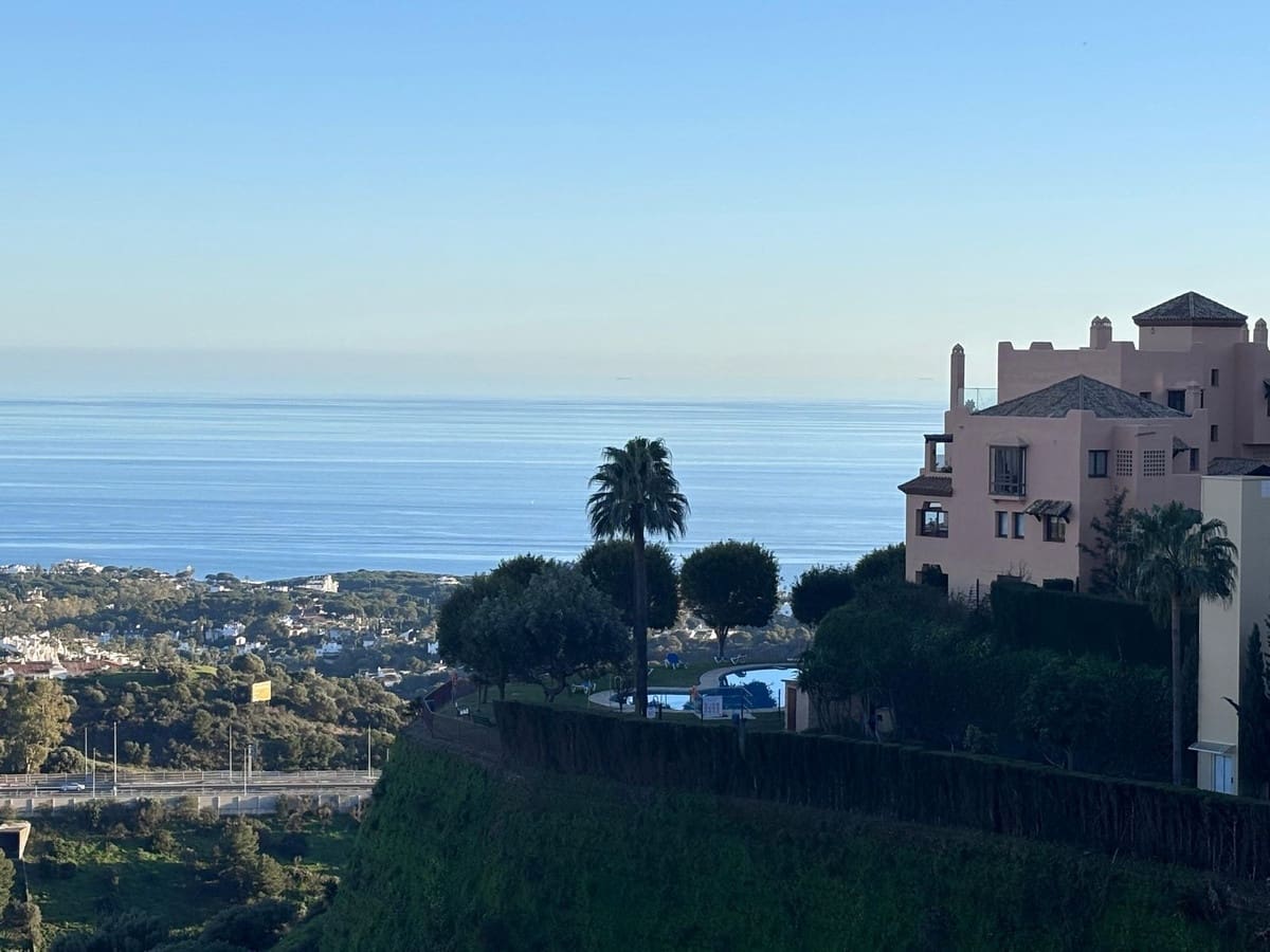 Apartamento de 2 habitaciones en Calahonda en venta con piscina garaje - 305.000 € (Ref: 9676283)