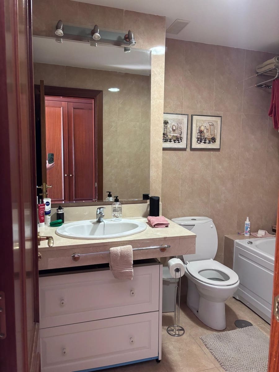 Apartamento de 2 habitaciones en Calahonda en venta con piscina garaje - 305.000 € (Ref: 9676283)